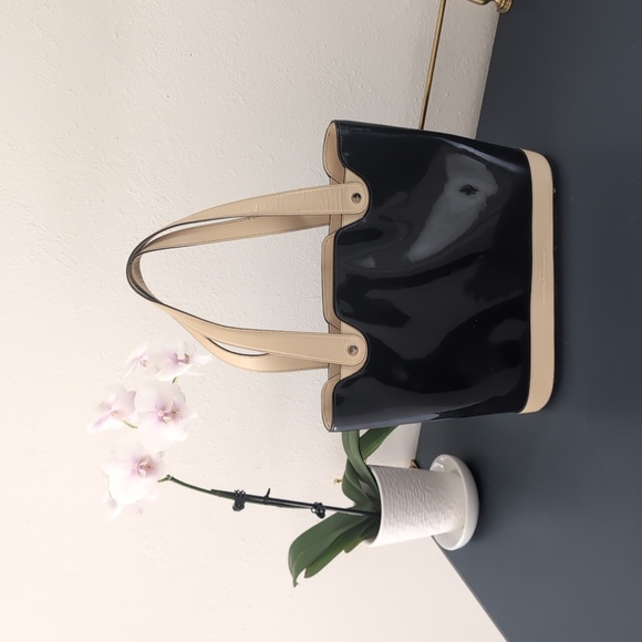 Salvatore Ferragamo Handbags - *Flash Sale!* Salvatore Ferragamo Made in Italy Black and Cream Handbag